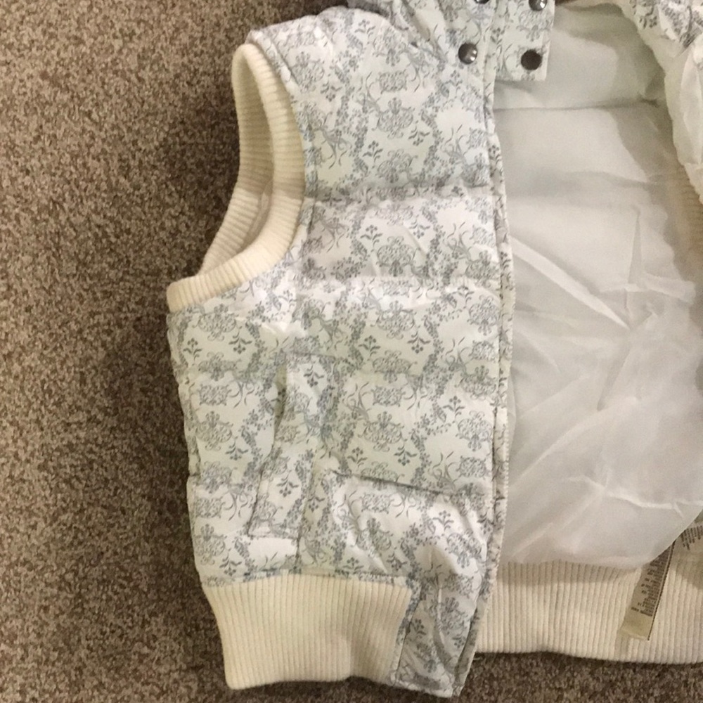 Fun pattern Puffy Vest - Picture 4 of 5